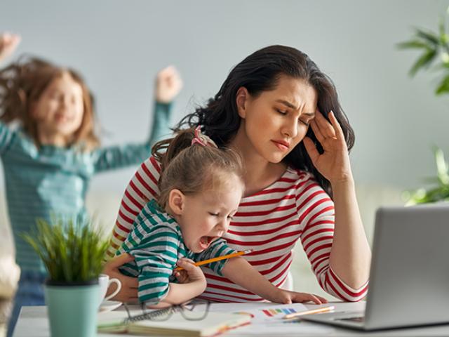 mujer-con-hijos