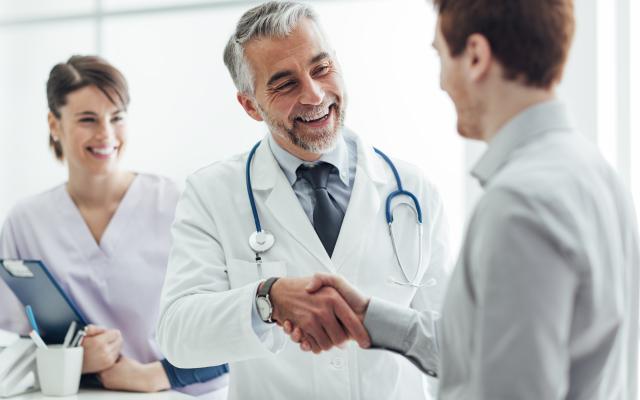 doctor-con-enfermera-